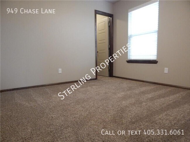 Building Photo - 949 Chase Ln