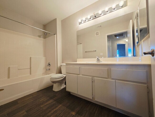 Building Photo - Gated Community Comfort – 2 Bed, 2 Bath Beauty