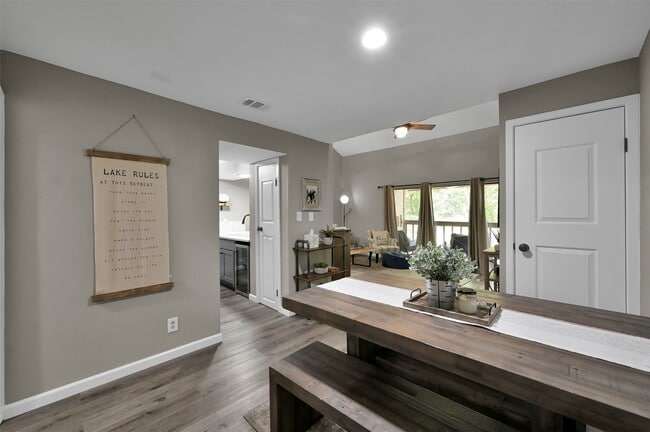 Building Photo - 3900 Aspen Dr