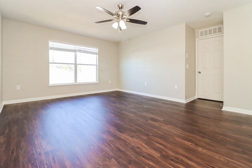 Building Photo - 10401 River Bream Dr