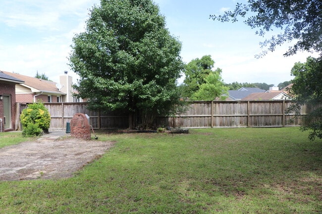 Building Photo - 5681 Pepperbush Dr