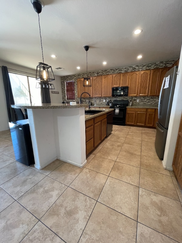 Building Photo - 9622 S 46th Ln
