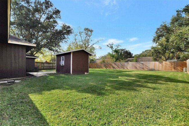 Building Photo - 1311 Oak Hollow Dr