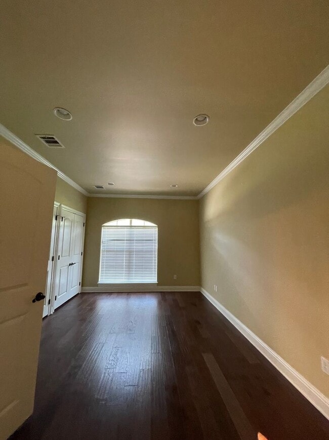 Building Photo - Cypress Bay Neighborhood-North Benton