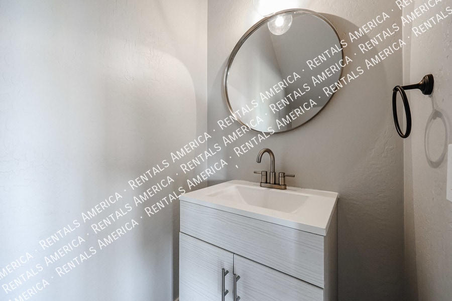 Building Photo - 2355 N Travis Cir