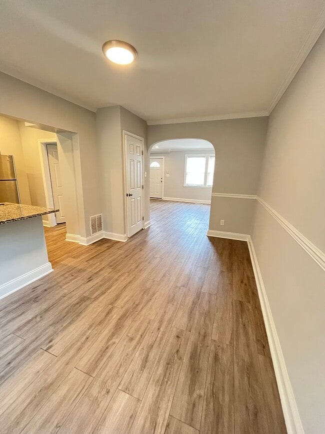 Building Photo - West Baltimore 4 Bedroom 1.5 Bathroom Town...
