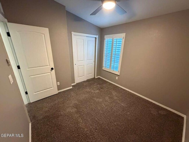 Building Photo - 460 Prime Desert Dr