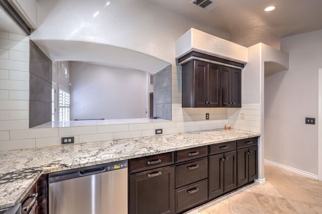 Building Photo - single story upgraded walking distance to park