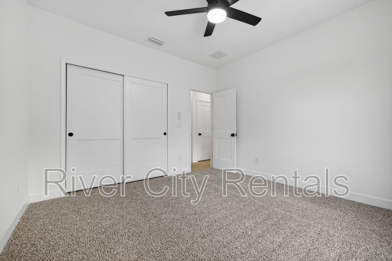 Building Photo - 9281 Dolphin St