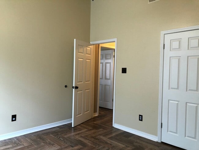 Building Photo - Corner Lot close to Barksdale Airforce Base with Bonus Room in back yard..