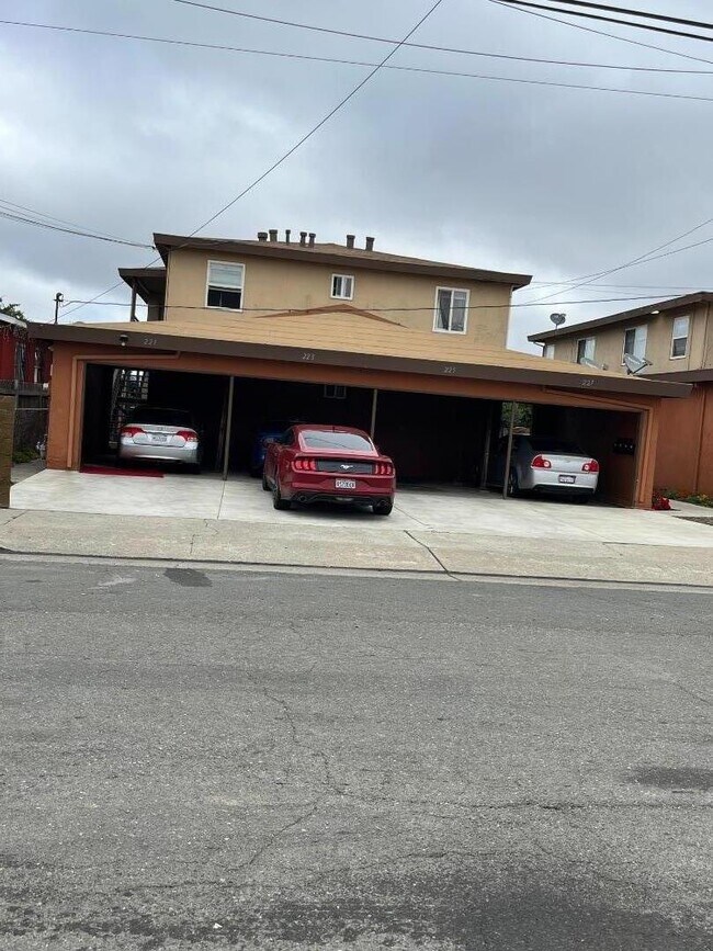 Primary Photo - 221-235 Sanford Ave