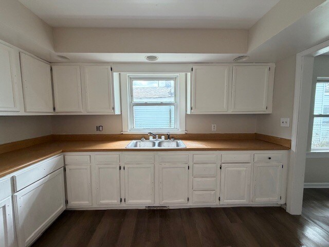 Building Photo - 208 S Bendix Dr