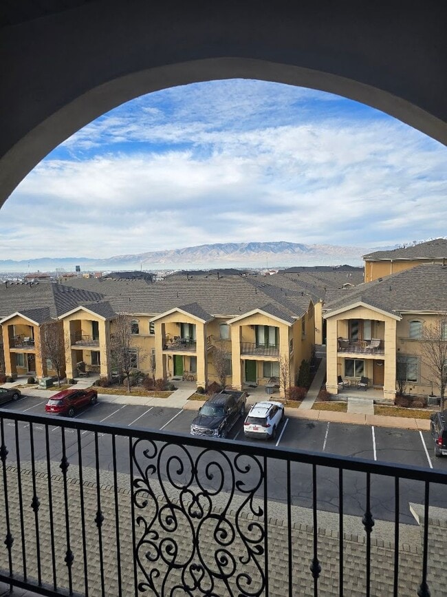 Building Photo - Beautiful 3 Bedroom 2 Bath Condo in Torino Village in North Orem