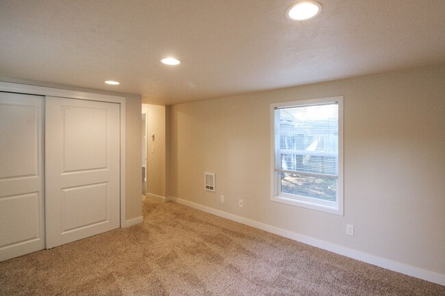 Building Photo - 860 Boxwood Ln SE