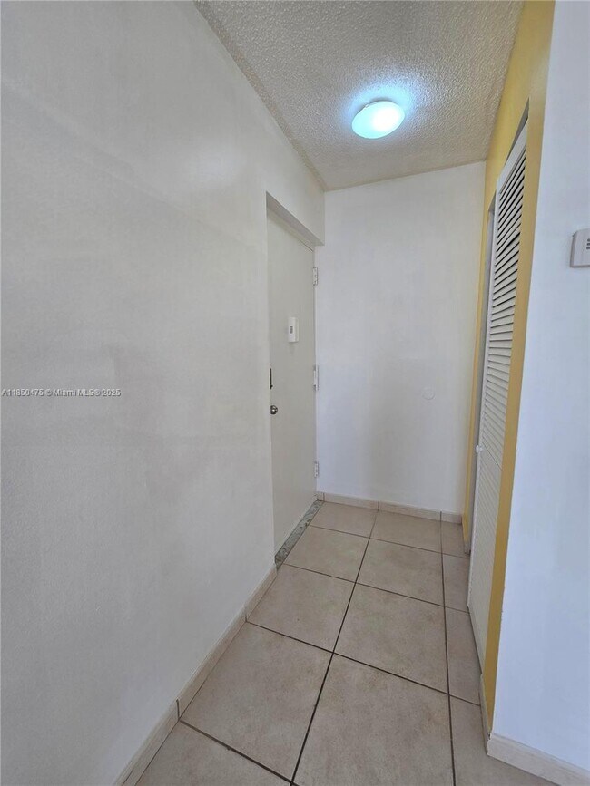 Building Photo - 250 180th Dr