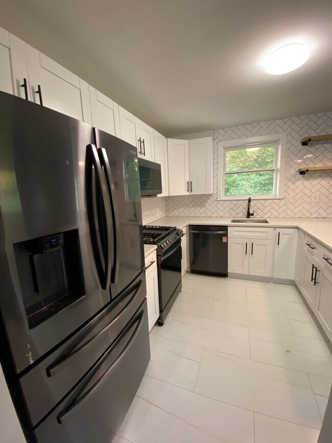 Building Photo - Stylish 5 Bedroom home in Fort Washington