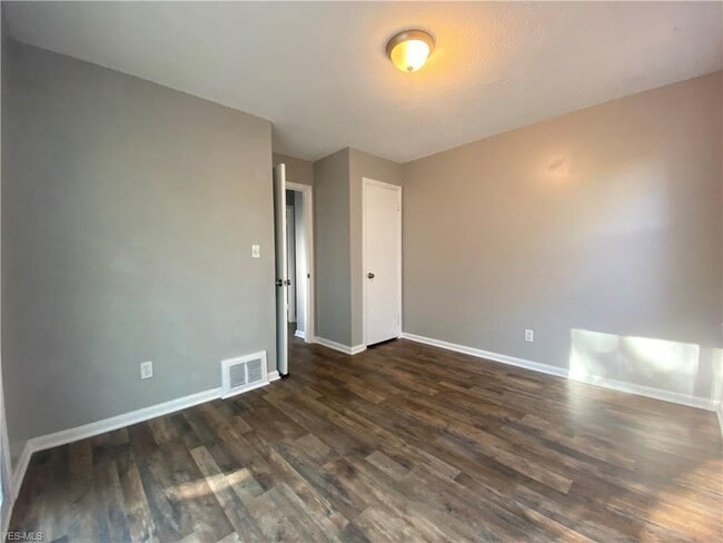 Building Photo - 1181 Hilltop Dr