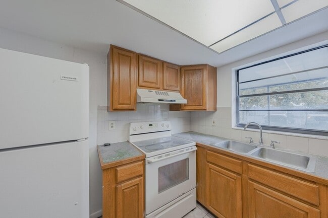Building Photo - 8507 Sunset Dr