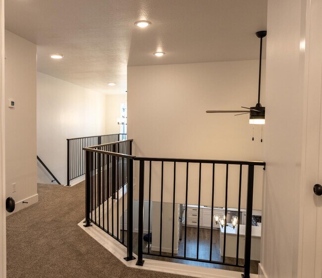 Building Photo - 878 Portman Wy