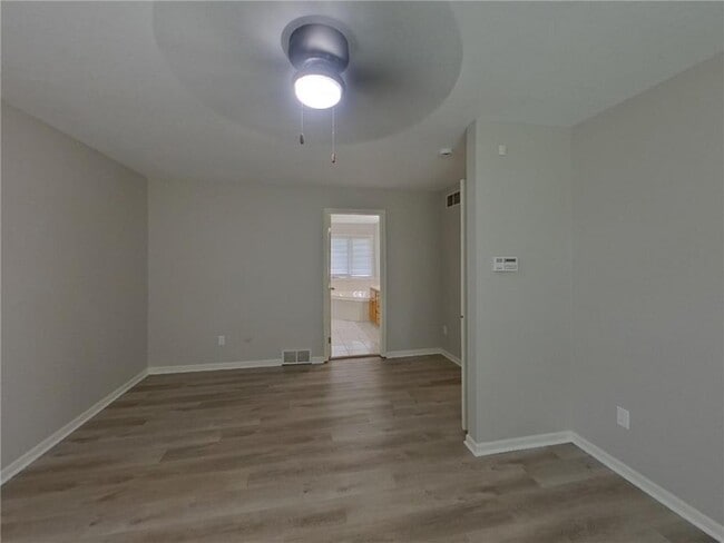 Building Photo - 209 Greenbriar Ln