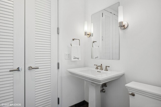 Building Photo - 401 N Wabash Ave