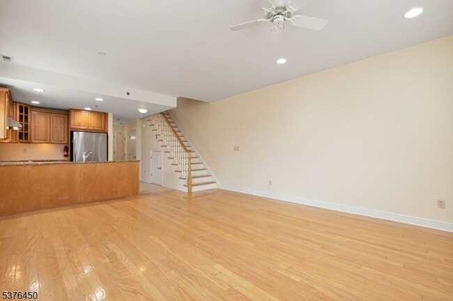 Building Photo - 453 Springfield Ave
