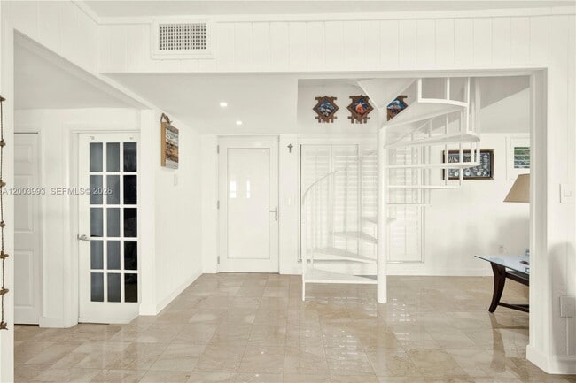 Building Photo - 69 Shoreland Dr