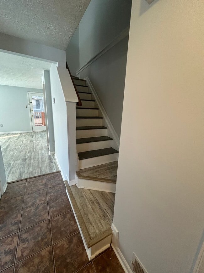 Building Photo - 3 Bedroom 1 1/2 bath townhome in Newark/Bear area