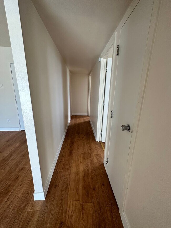 Building Photo - NShields636 (KC-LN)