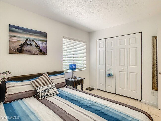 Building Photo - 4625 Bayshore Dr
