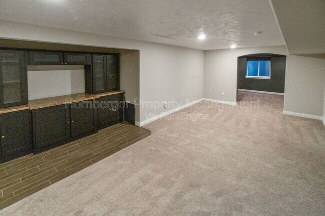 Building Photo - 6415 S Woodland Ct