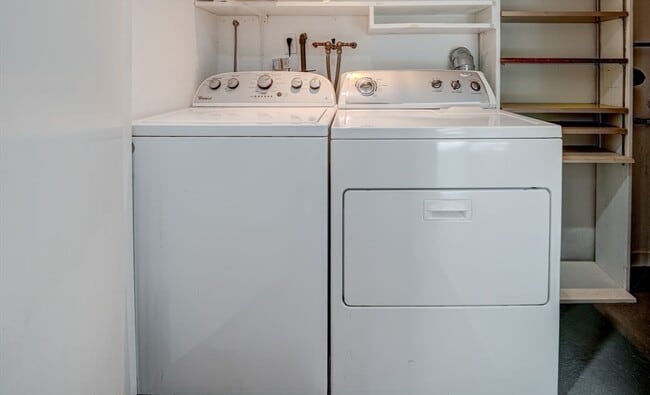 Building Photo - 522 Tumbling Hawk