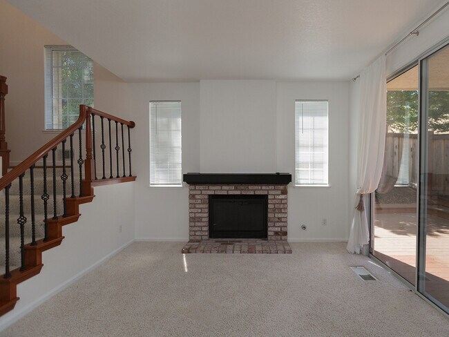 Building Photo - Delightful 3 Bedroom, 2 bath, Community Pool & Tennis, West Danville!