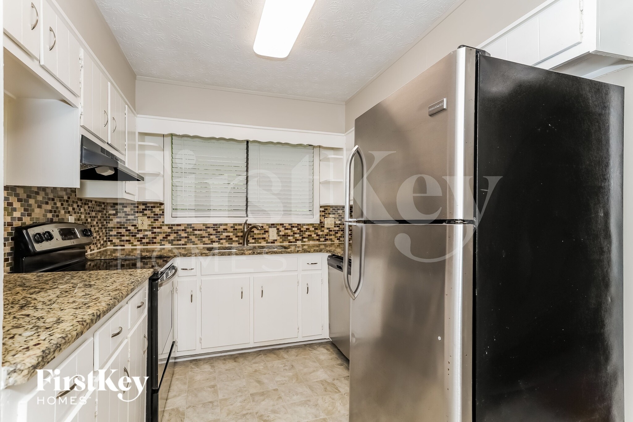 Building Photo - 1745 Tree Line Rd