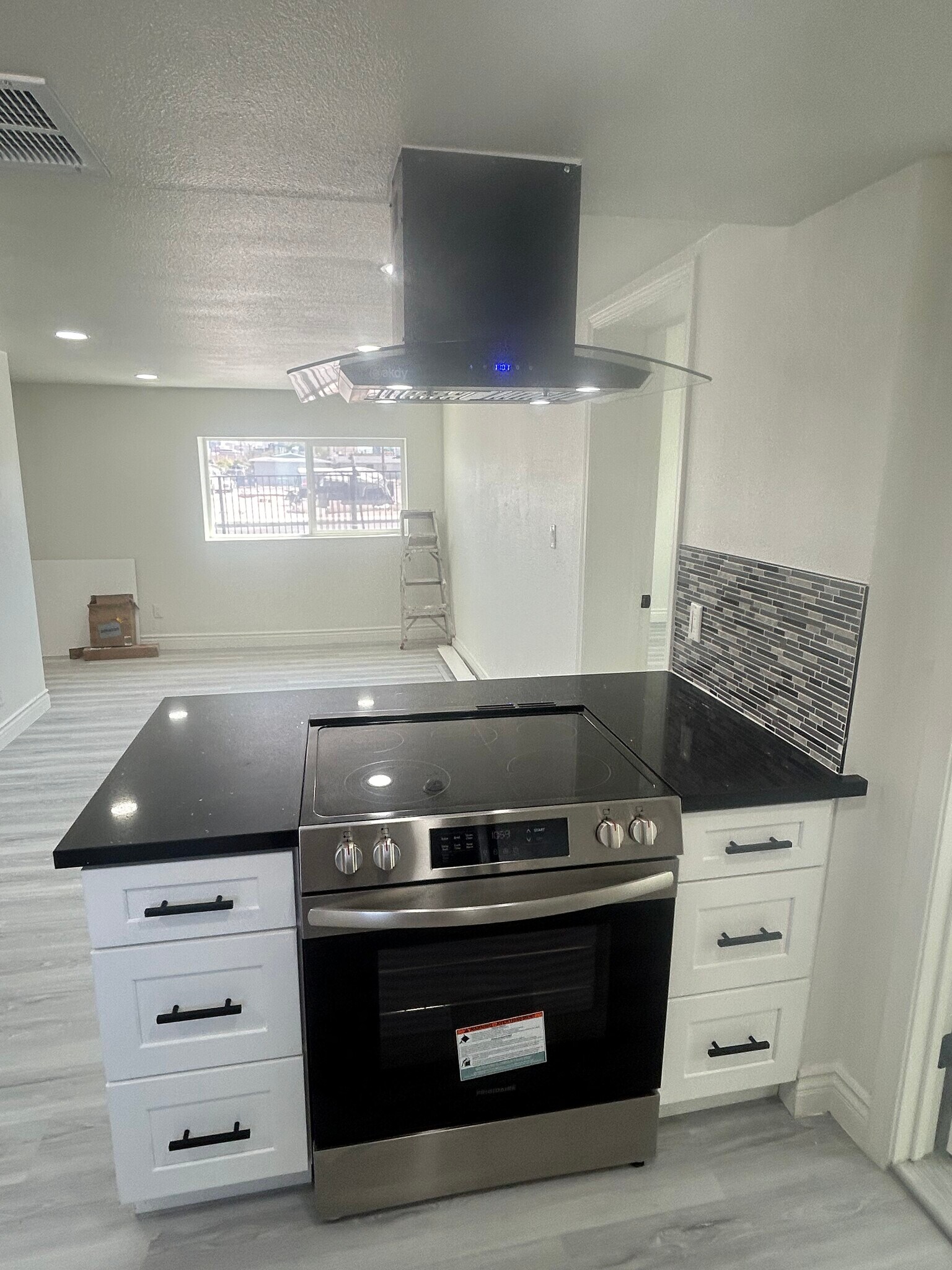 Building Photo - 210 W Monroe Ave