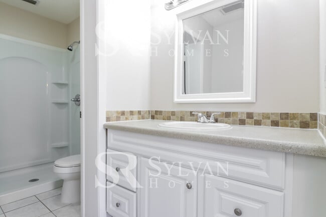 Building Photo - Enjoy one-level living at its best