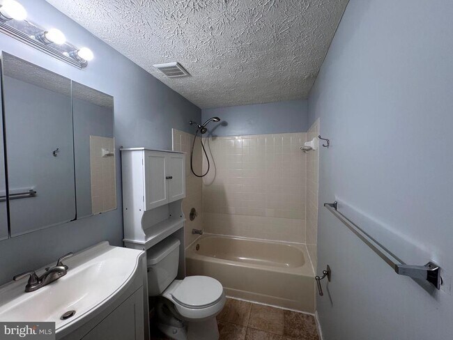 Building Photo - 1727 Sundance Dr