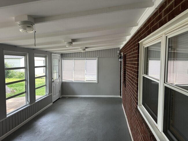Building Photo - 965 Harrison St