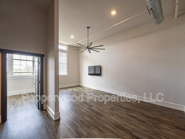 Building Photo - 600 Magnolia St