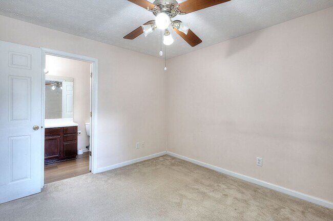 Building Photo - 665 Walnut Creek Dr NW