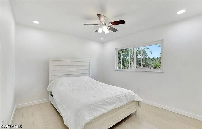 Building Photo - 4500 1st Ave NW