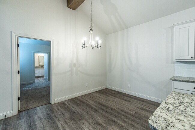Building Photo - "Charming 3-Bedroom Duplex with 2 Full Baths and 1500 Sq Ft of Comfortable Living in Lubbock!"
