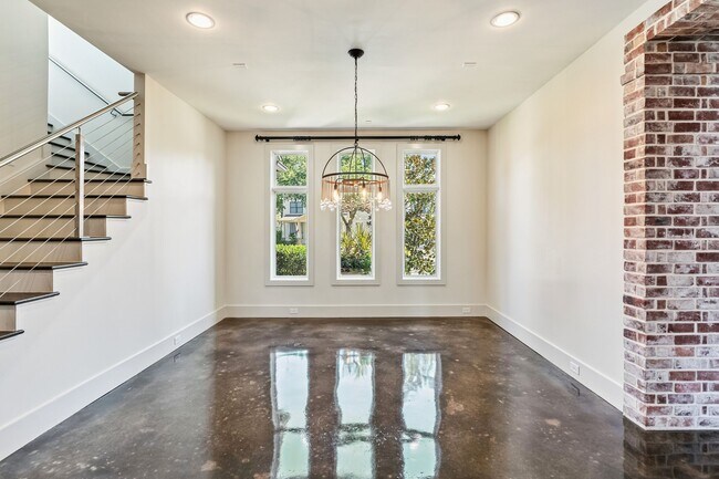 Building Photo - 3610 Oak Forest Dr