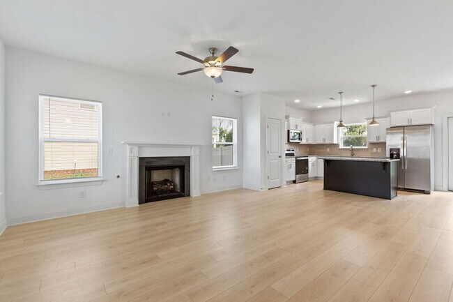 Building Photo - 429 Guethlein Dr