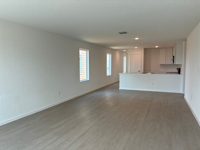 Building Photo - Charming 4 beds 2 baths in San Antonio!