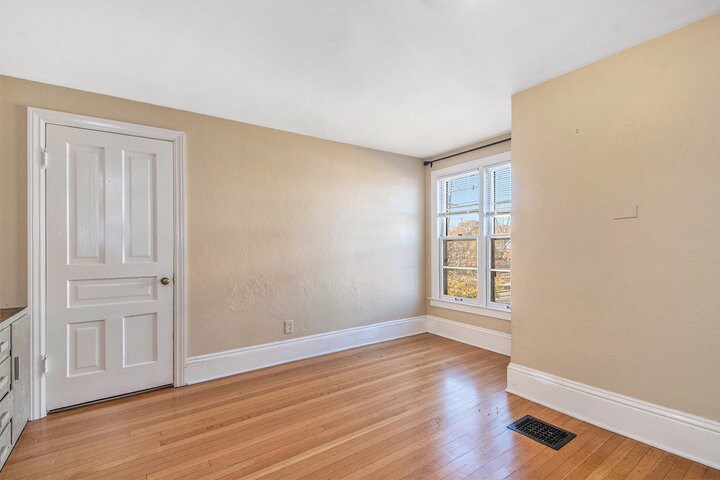 Building Photo - 144 College Ave NE