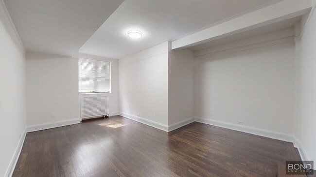 Building Photo - 137 E 38th St