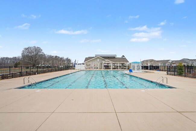 Building Photo - 136 Mdw Vw Dr