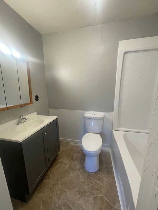 Building Photo - 2 Bedroom House for Rent