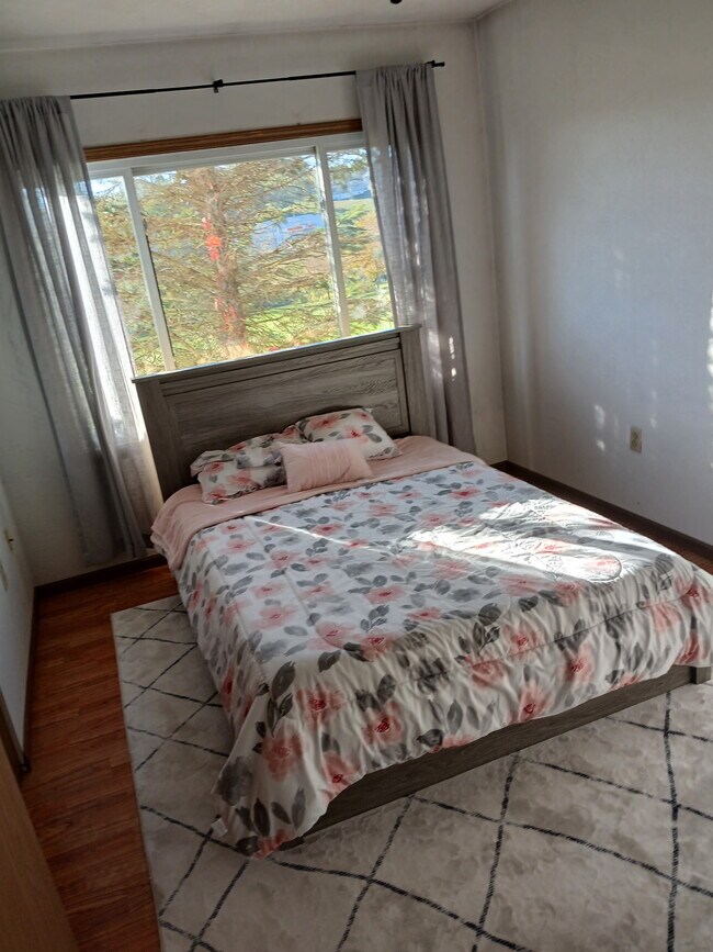 Building Photo - 142 Homestead Ln